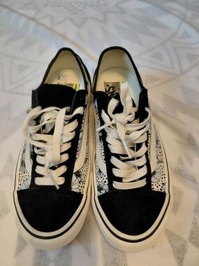 Vans Style 36 Navy & White Low-Top Sneakers